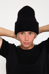 Black easy chunky beanie