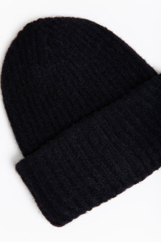 Black easy chunky beanie